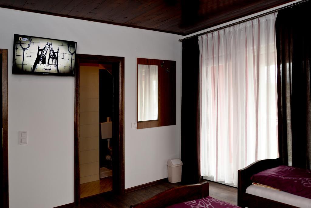 Guesthouse Pink Panther Udbina Extérieur photo